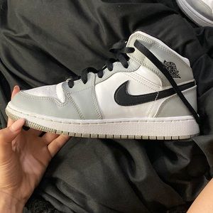 Air Jordan 1 mid light smoke grey size youth 6 also fits womens 7.5